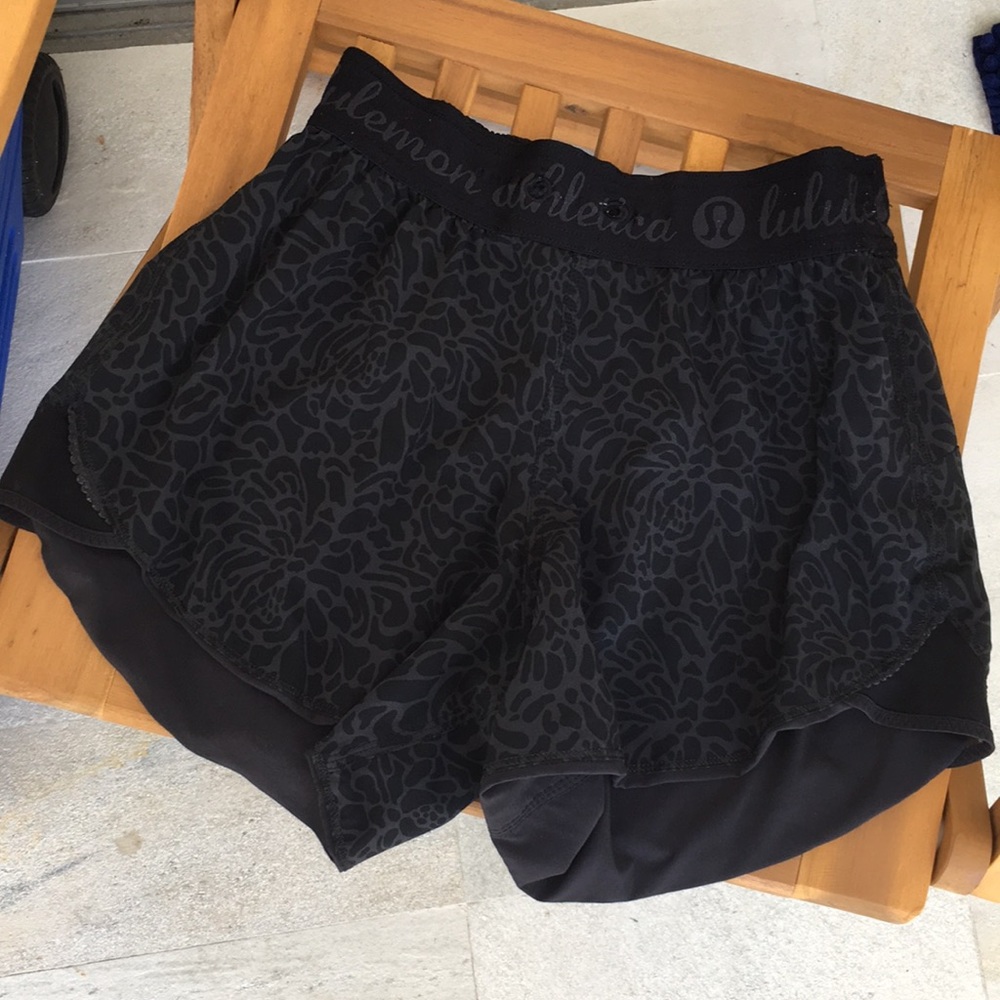 LULU LEMON reversible shorts